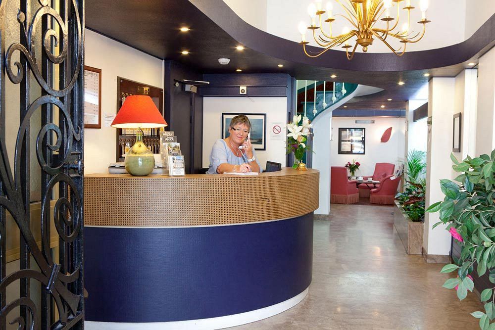 Hotel Suzane Angers Luaran gambar