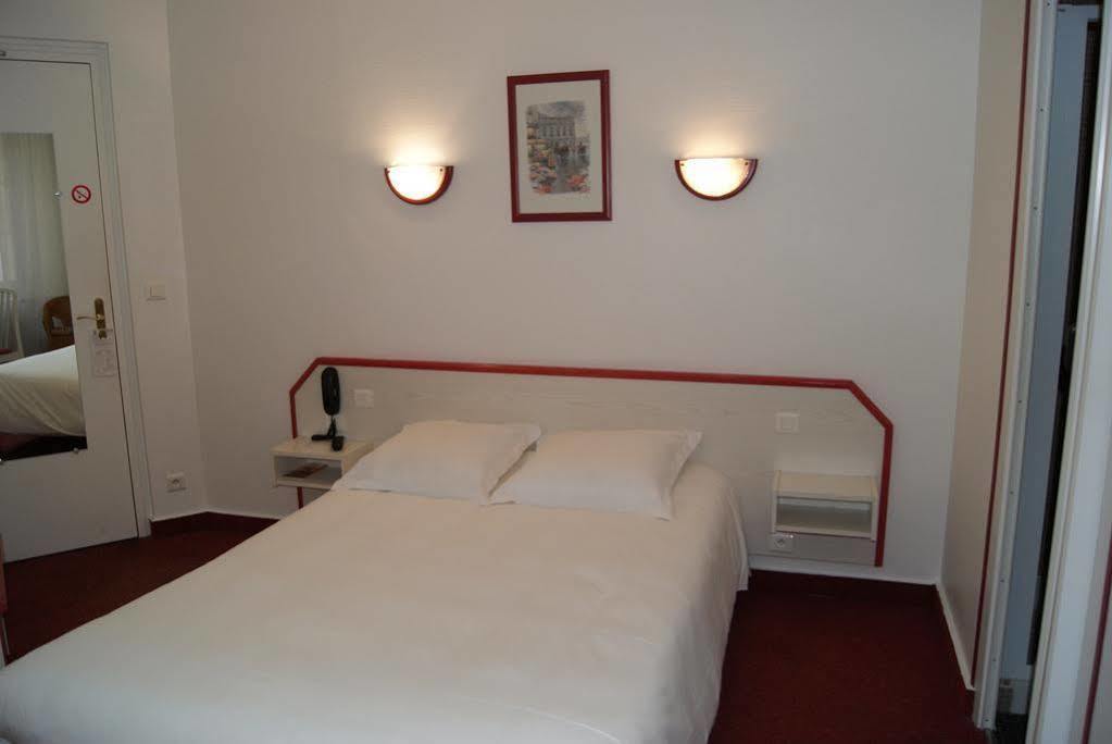 Hotel Suzane Angers Luaran gambar